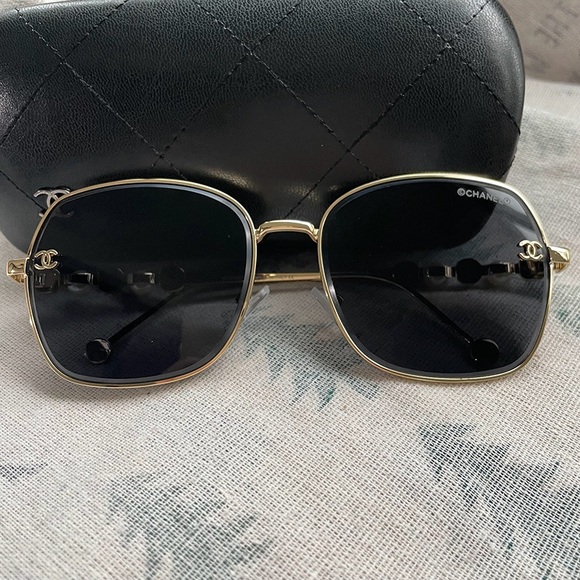 CHANEL Sunglasses - Picture 1 of 4